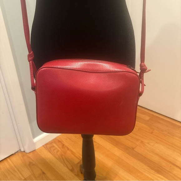 Von Holzhausen Red vegan “ leather “ bambu crossbody zipper bag - Picture 12 of 16